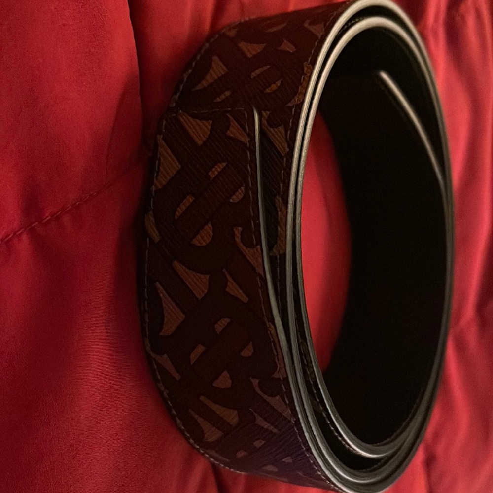 BURBERRY MADE IN ITALY 90/36 (NO BURBERRY BUCKLE JUST THE BELT STRAP ALONE.